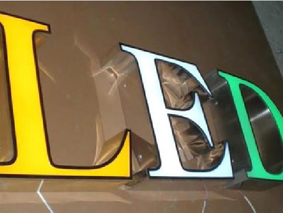 商南介绍LED招牌的基础知识。